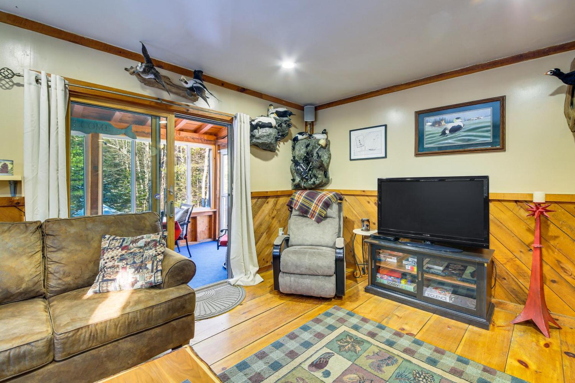 Rustic Searsport Cabin Loft And Sunroom On 10 Acres Luaran gambar